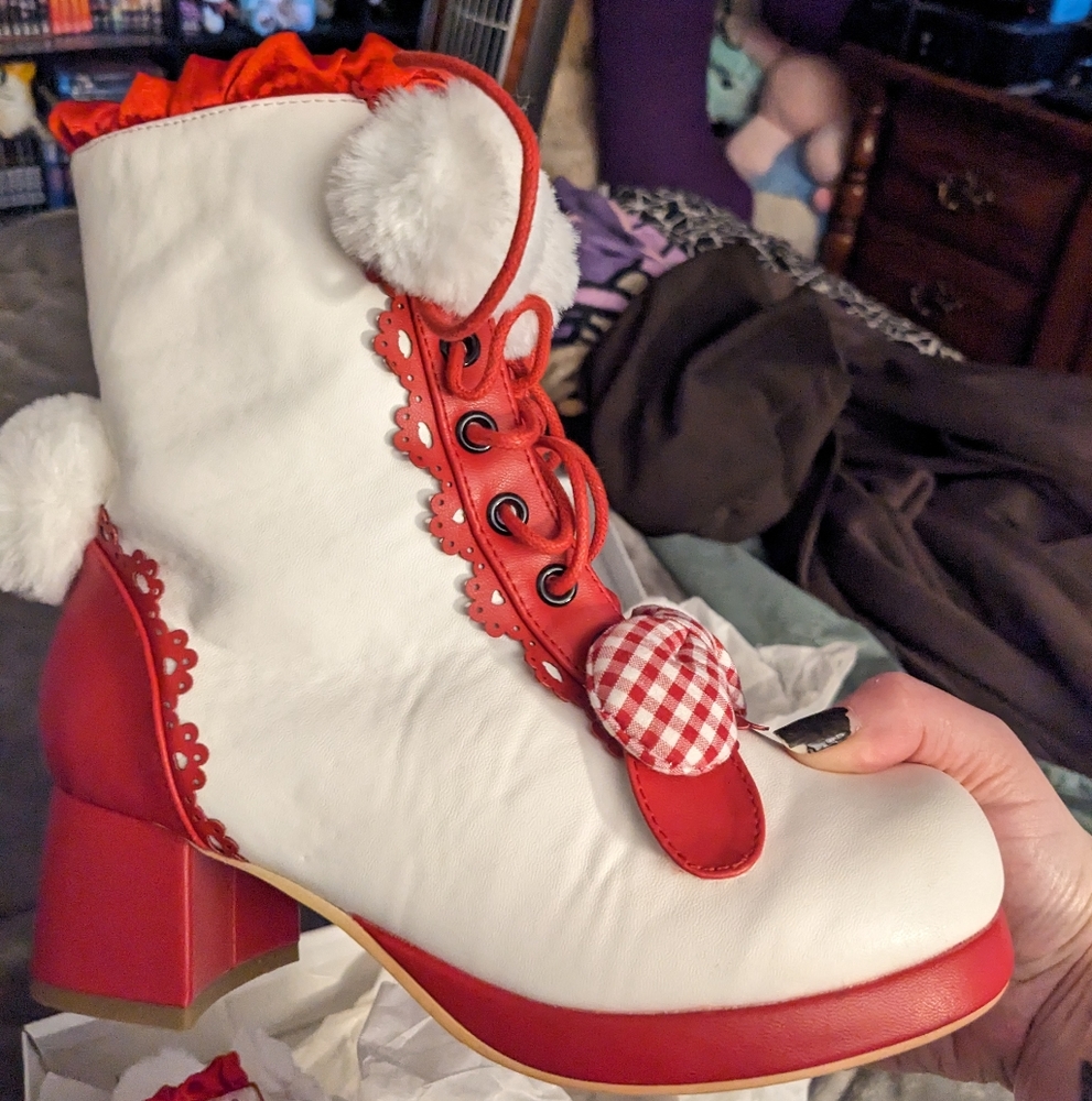Dream V My Melody boots- white and red